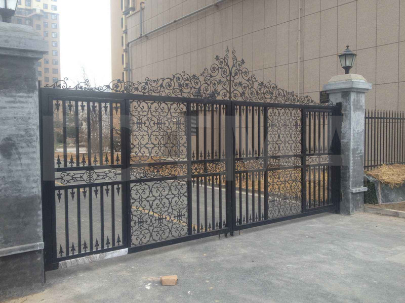 Кованый забор и ворота